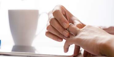 Yargıtay’dan Skandal Karar: Eşine ‘Çok Yiyorsun Öküz’ Diyen Erkekle, Misafir Çağıran Kadın Eşit Kusurluymuş!