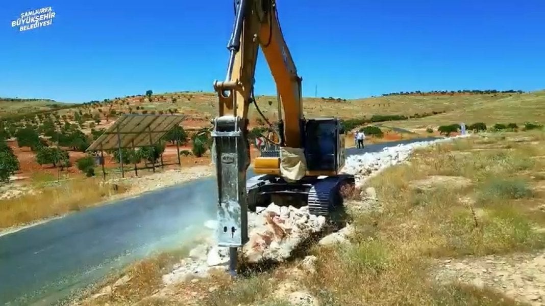 yillarin-hayali-gercek-oluyor-15-saatlik-o-yol-20-dakikaya-dusuyor-sanliurfalilara-buyuk-mujde-3 yillarin-hayali-gercek-oluyor-15-saatlik-o-yol-20-dakikaya-dusuyor-sanliurfalilara-buyuk-mujde-3.jpg