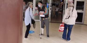 Zabıtadan Sosyal Deney: Dilenci Kılığına Girdi, 10 Dakikada 340 Lira Topladı