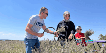100 Kilodan 2 Litre Yağ Çıkıyor! Ücretsiz Topladılar, Hem Fotoğraf Çektirdiler Hem Kazandılar