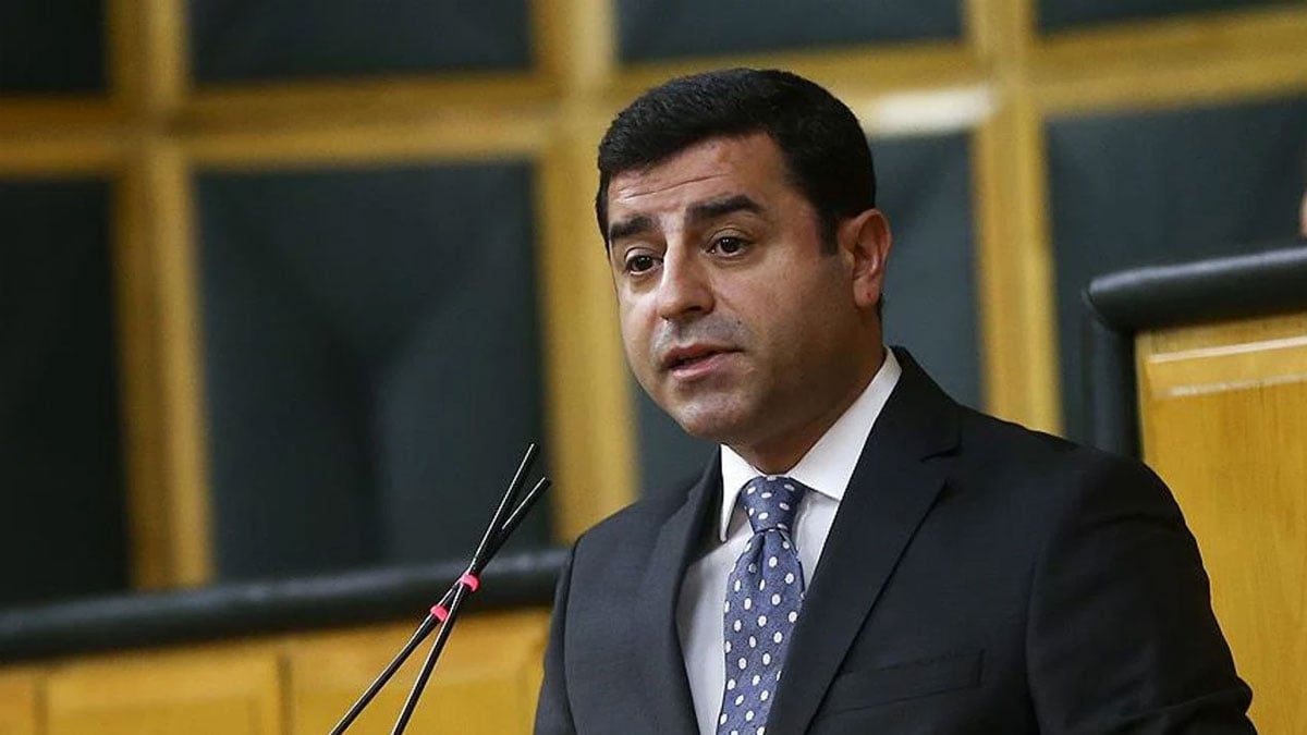 Demirtaş: Israrla barış demeye devam edeceğiz