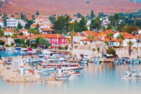 İzmir’in Kalabalığından bıkana öneri: O ilçede hayat yavaşlıyor! Tarihi kaleden antik kente  kadar her şey var