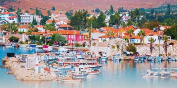 İzmir’in Kalabalığından bıkana öneri: O ilçede hayat yavaşlıyor! Tarihi kaleden antik kente  kadar her şey var