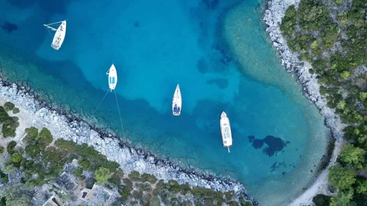 Bodrum’un ünlü destinasyonlarını solda sıfır bırakıyor: Tur şirketlerinin bile unuttuğu Mazı Köyü’nde hayat yavaşlıyor!