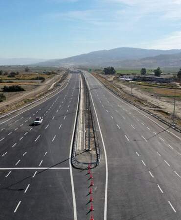 2 saatlik yol 55 dakikaya indi, milyarlarca lira cepte kaldı! Ege’nin yeni otoyolunun müjdesini Bakan Uraloğlu verdi