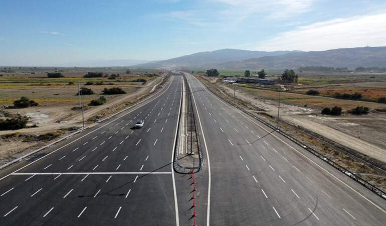 2 saatlik yol 55 dakikaya indi, milyarlarca lira cepte kaldı! Ege’nin yeni otoyolunun müjdesini Bakan Uraloğlu verdi