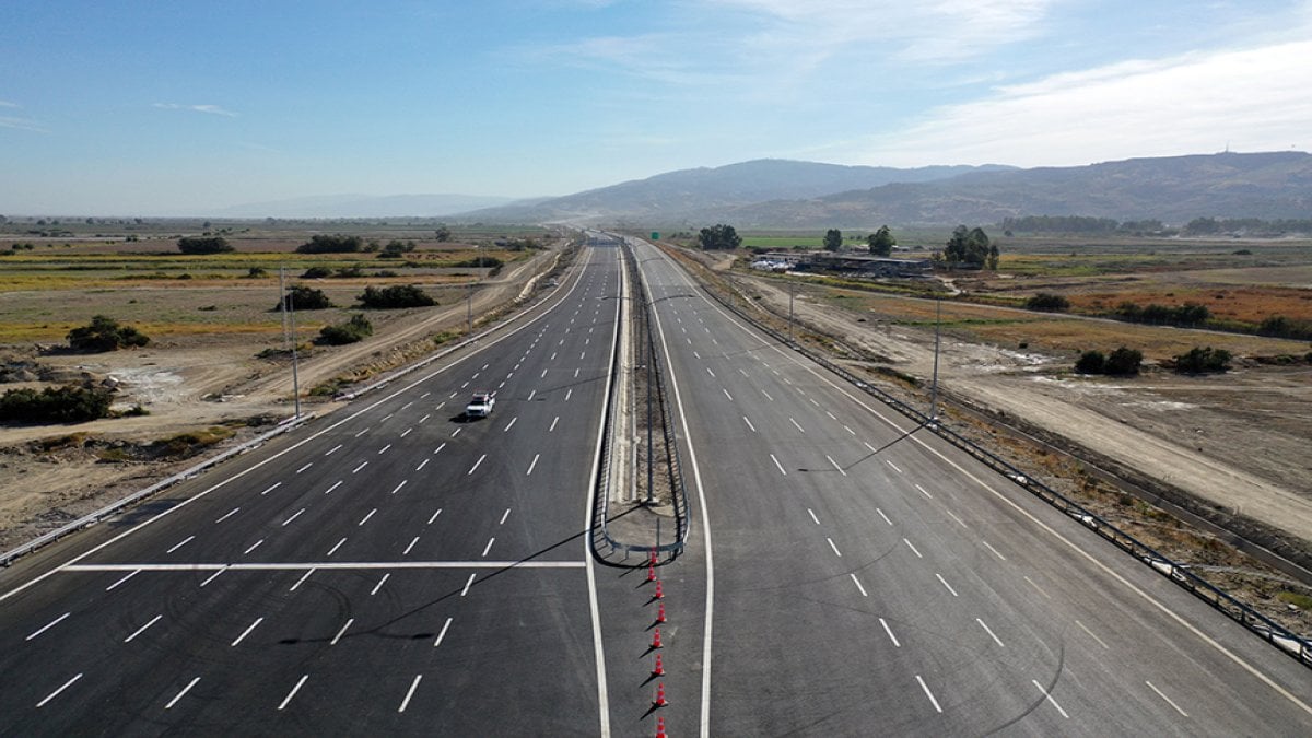 2 saatlik yol 55 dakikaya indi, milyarlarca lira cepte kaldı! Ege’nin yeni otoyolunun müjdesini Bakan Uraloğlu verdi
