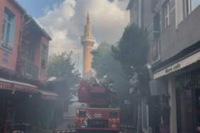 Fatih’te yangın paniği: Tarihi hamam zarar gördü