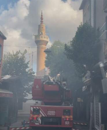 Fatih’te yangın paniği: Tarihi hamam zarar gördü