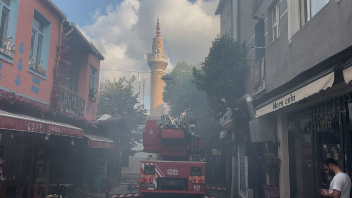 Fatih’te yangın paniği: Tarihi hamam zarar gördü