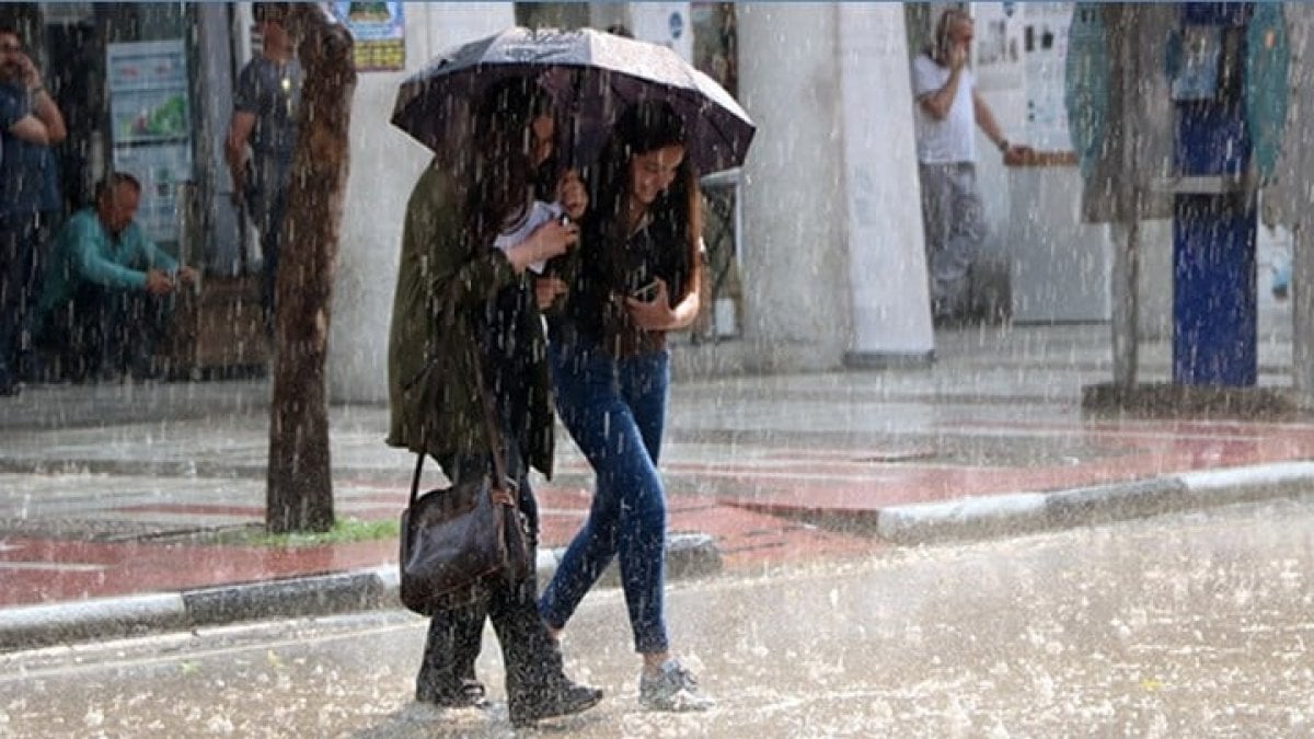 Bunaltıcı sıcaklıklar sona eriyor: Hafta sonu yağmur ve rüzgar etkili olacak