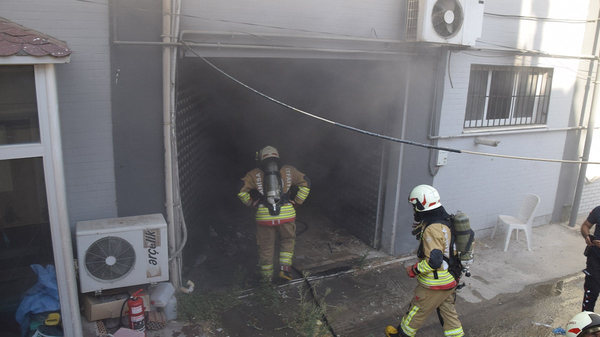 Manisa’da 112 Acil Servis istasyonunda yangın