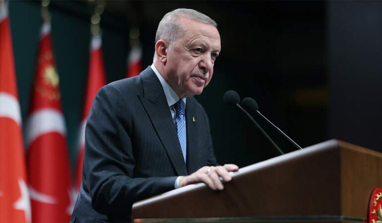 Erdoğan’dan usulsüz diploma soruşturması açıklaması: Önlerine gelene kara çalıyorlar