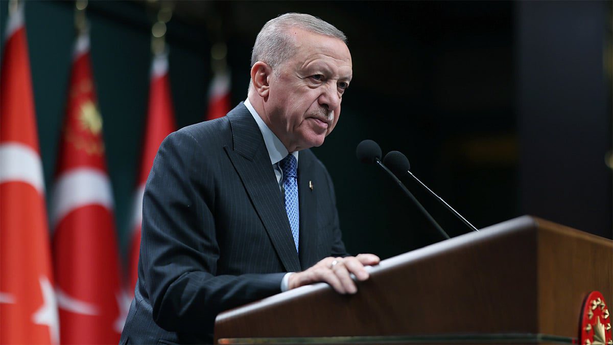 Erdoğan’dan usulsüz diploma soruşturması açıklaması: Önlerine gelene kara çalıyorlar