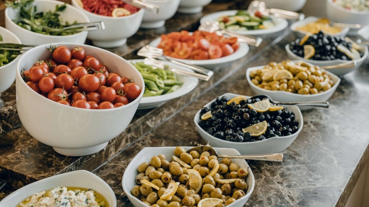 Gıda israfına karşı yeni tedbirler yolda: Serpme kahvaltı ve açık büfe sistemi değişiyor