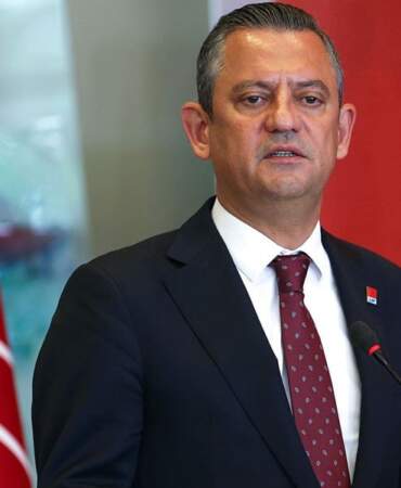 Şehit aileleriyle görüşen Özel: Gözünüzün içine bakamayacağımız hiçbir şeye yokuz