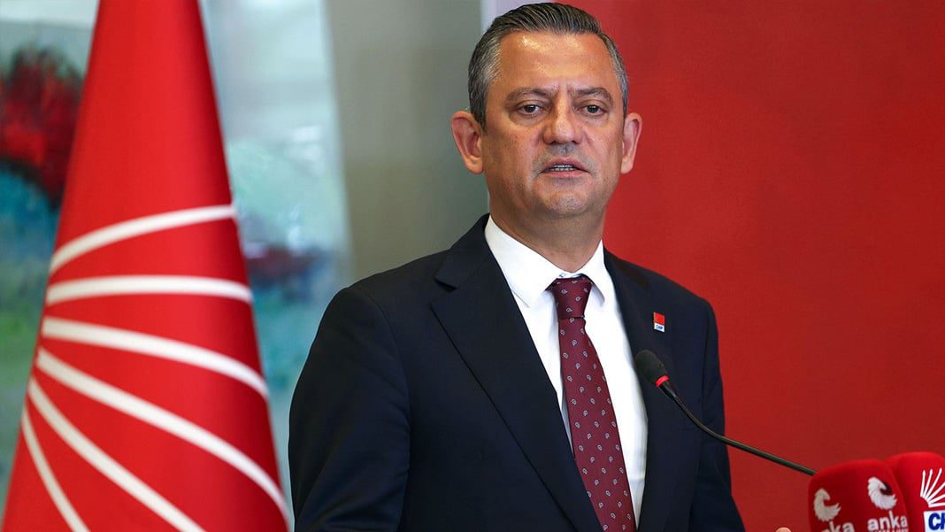 Şehit aileleriyle görüşen Özel: Gözünüzün içine bakamayacağımız hiçbir şeye yokuz