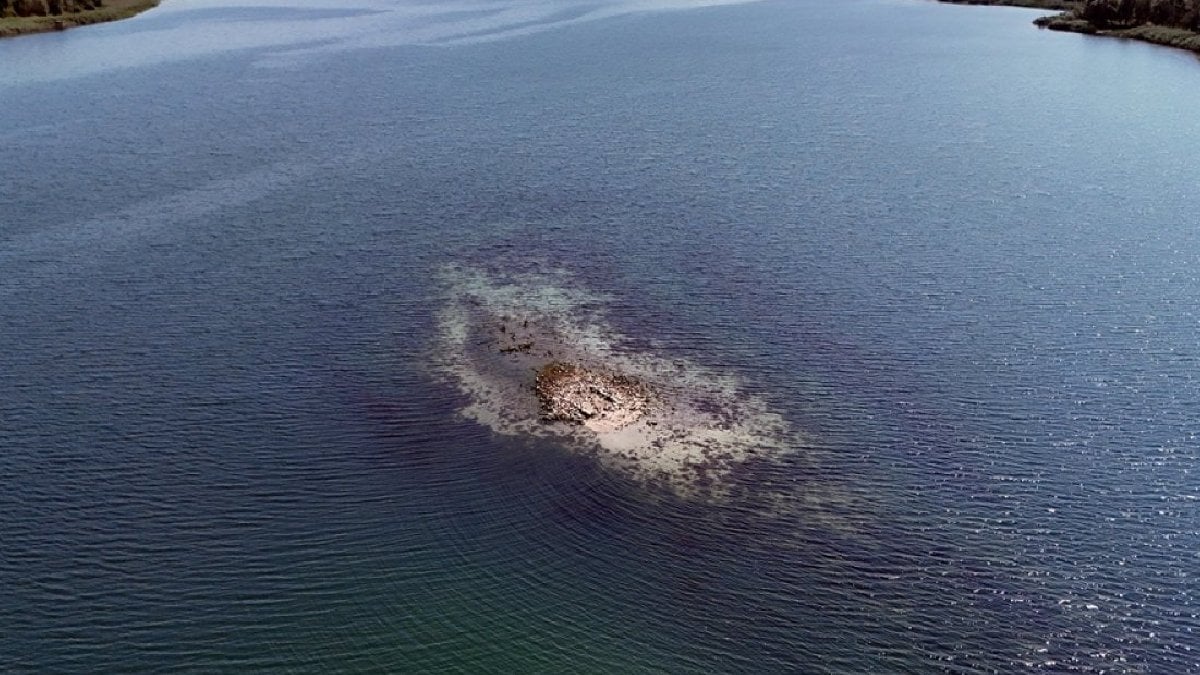 Sapanca Gölü çekildi, tarihi kilise kalıntısı yeniden ortaya çıktı