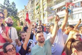 Aydın’da ‘topuklu’ protesto: CHP’liler Çerçioğlu’na tepki gösterdi