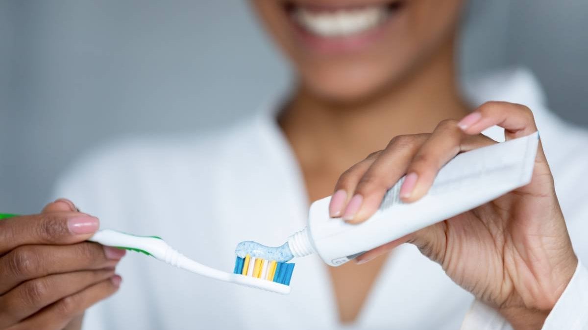Banyonuzdaki o tüp bir servet değerinde: Diş macununun bilmediğiniz 5 dahice kullanım alanı