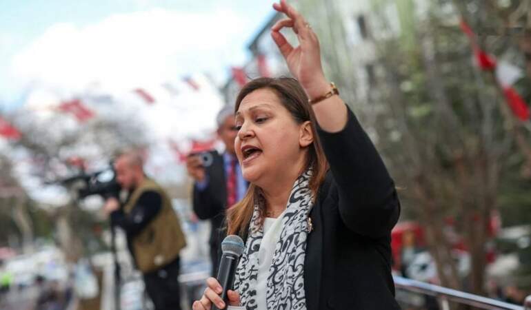 Burcu Köksal’dan ‘parti değiştirme’ iddialarına tepki: Buradan o trollere sesleniyorum…