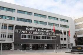 Antalya Büyükşehir Belediyesi operasyonunda gözaltındaki 15 kişi adliyeye sevkedildi