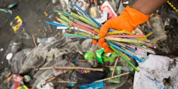 Tek kullanımlık plastiklere kısıtlama geliyor! İşte yol haritası