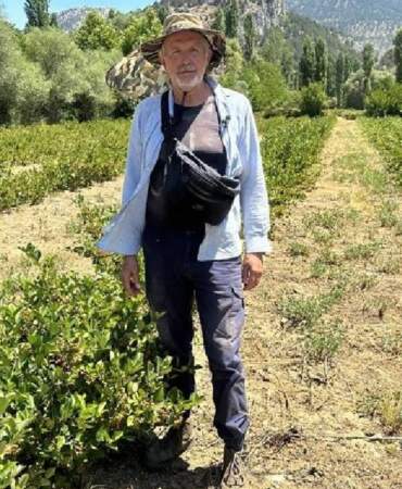 Emekli oldu, Avustralya’dan Türkiye’ye geldi! Bahçesinde ekiyor, 6 bin bitkiye ulaşıyor: Bu iş ona çok kazandırıyor