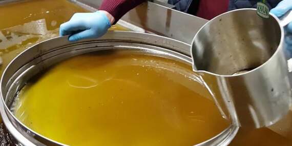 Zeytinyağı piyasasında yeni oyun: Zeytin sütü! Tüketiciler bu tuzağa düşmesin