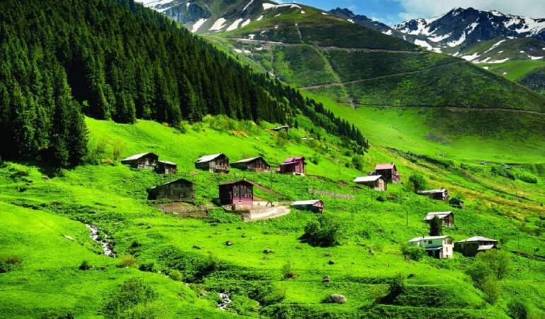 Yazın gözdesi oluyor, ucuza bilet bulan düşünmeden koşuyor! Hem yemyeşil hem de uygun fiyatlı tatil rotası