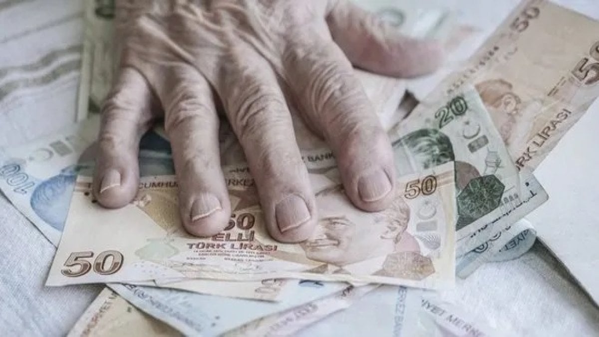 Emekliye seyyanen zam geliyor mu? SGK uzmanından kritik açıklama
