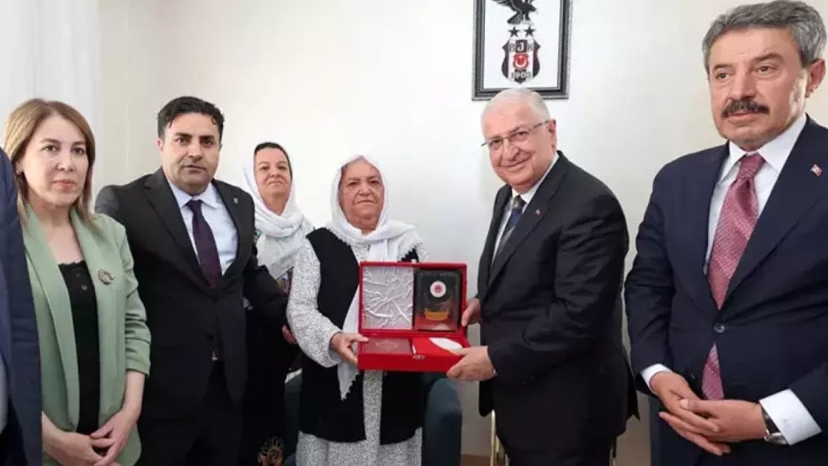 Güler, Şırnak’ta şehit ailesini ziyaret etti