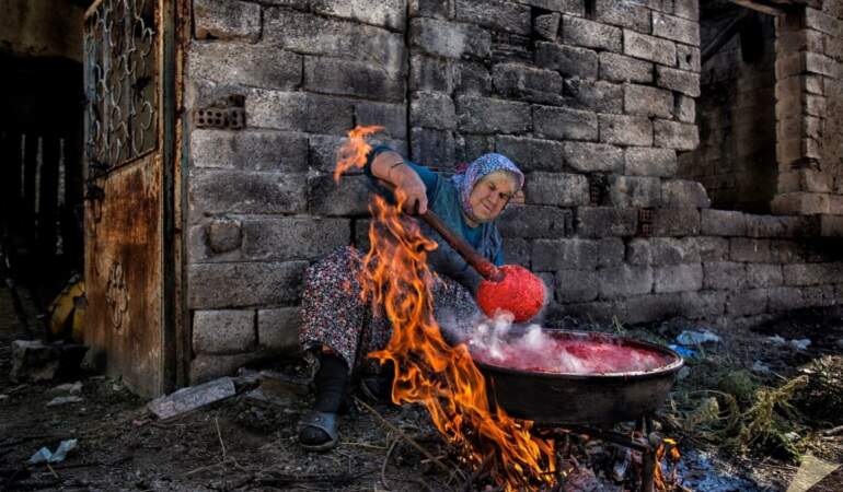 Kilosu 300 liradan satılıyor, yıllarca da saklasanız bozulmuyor! Türk mutfağının vazgeçilmezi, o olmadan yemek olmuyor