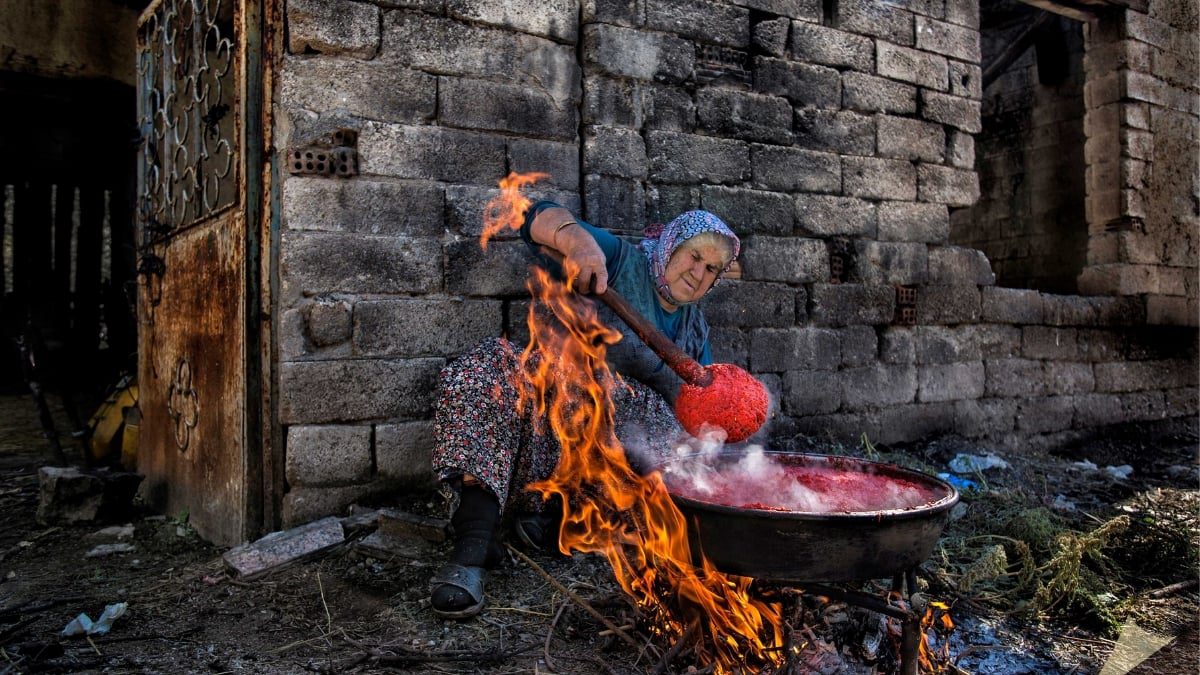 Kilosu 300 liradan satılıyor, yıllarca da saklasanız bozulmuyor! Türk mutfağının vazgeçilmezi, o olmadan yemek olmuyor