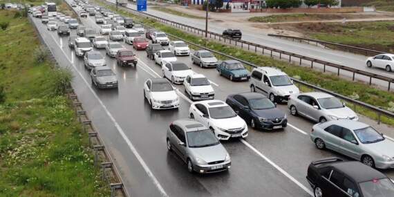 43 ilin geçiş güzergahında trafik durma noktasına geldi