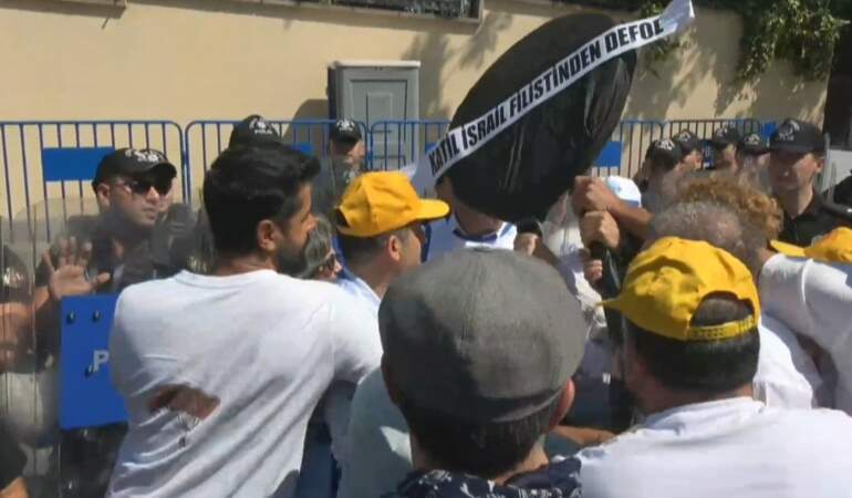 KESK’ten İsrail Büyükelçiliği önünde protesto: Siyah çelenk bırakıldı