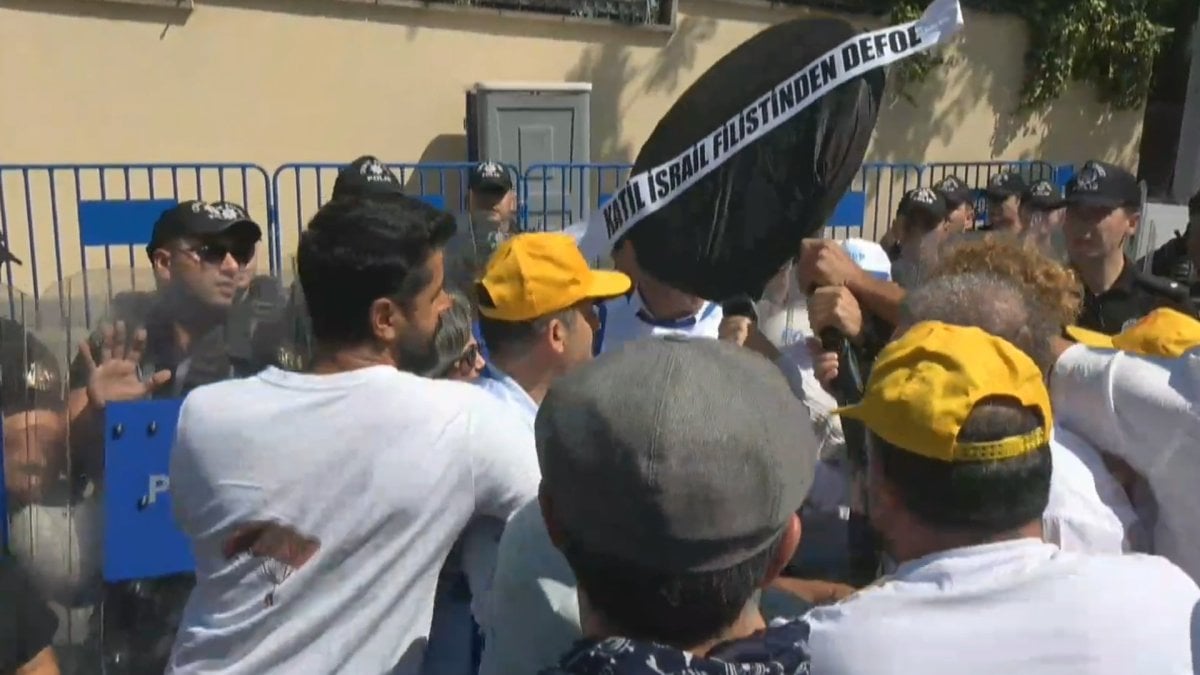 KESK’ten İsrail Büyükelçiliği önünde protesto: Siyah çelenk bırakıldı