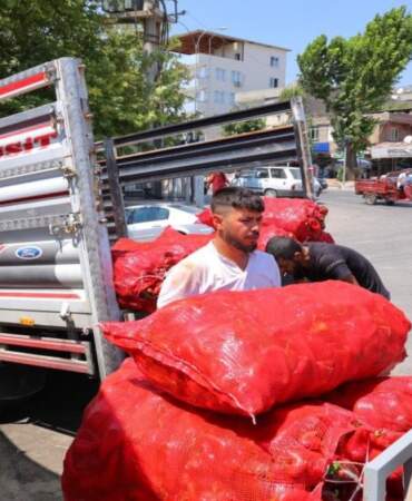 Kış mevsiminin vazgeçilmezinde telaş başladı: Damlar kırmızıya boyandı, o meşhur lezzetin sırrı güneşte saklı