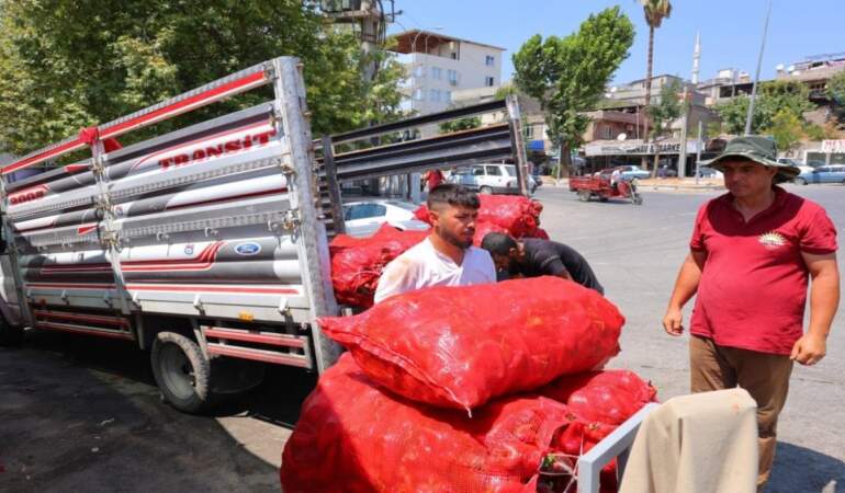 Kış mevsiminin vazgeçilmezinde telaş başladı: Damlar kırmızıya boyandı, o meşhur lezzetin sırrı güneşte saklı