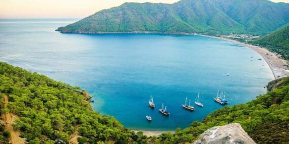 Suyun içine adım atmaya kıyamazsınız! Antalya’nın kalabalığından, gürültüsünden uzak: Eşsiz koy keşfinizi hak ediyor