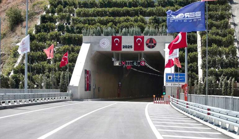 Hayırlı olsun: 15 dakikalık yolu 3 dakikaya indiren tünel açıldı! Milyonlarca lira tasarruf sağlanacak