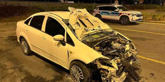 Otoyolda kaçan yayaya otomobil çarptı: 1 ölü, 2 yaralı