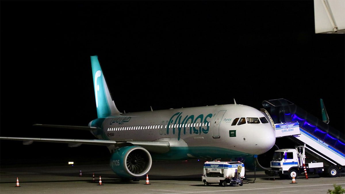 Trabzon-Cidde seferinde motor arızası: Uçak acil iniş yaptı