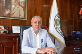 20 yıl sonra CHP’ye geçmişti… O ilçenin belediye başkanı CHP’den istifa etti