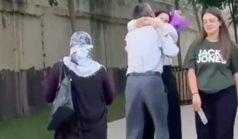 Babası YKS çıkışı çiçekle karşılamıştı: Çimen hayalindeki bölüme yerleşti