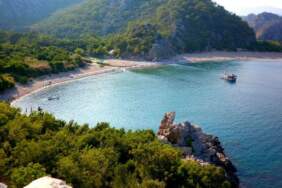 Buranın Antalya’da olduğuna inanamayacaksınız! Ne otel ne de şezlong var: Sadece doğa ve tarih…