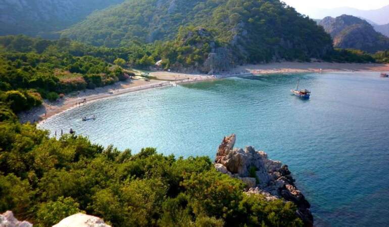 Buranın Antalya’da olduğuna inanamayacaksınız! Ne otel ne de şezlong var: Sadece doğa ve tarih…