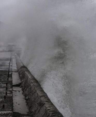 O 2 ilde denizden uzak durun! Meteoroloji’den fırtına uyarısı: Rüzgarın hızı saatte 75 kilometreye ulaşacak