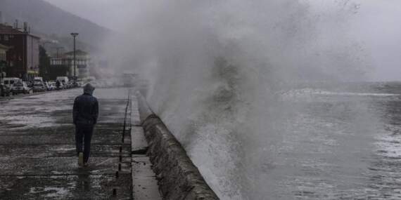 O 2 ilde denizden uzak durun! Meteoroloji’den fırtına uyarısı: Rüzgarın hızı saatte 75 kilometreye ulaşacak
