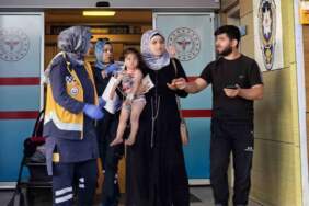 Yerde buldu ağzına attı! Fare zehri yiyen 2 yaşındaki çocuk hastanelik oldu